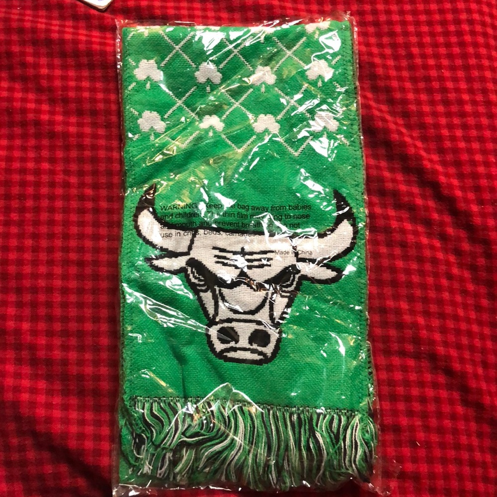 St. Patrick’s Day Chicago Bulls scarf